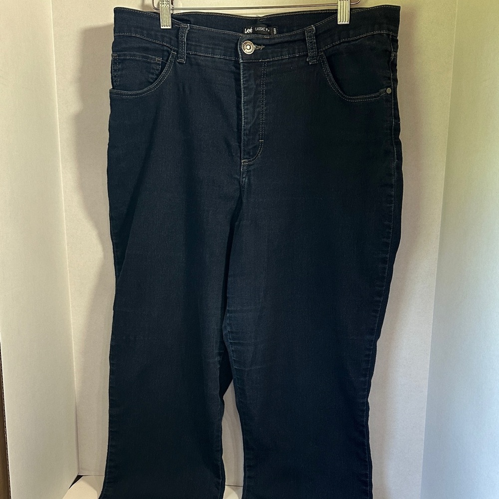 Lee classic fit darkwash blue jeans size 14 short